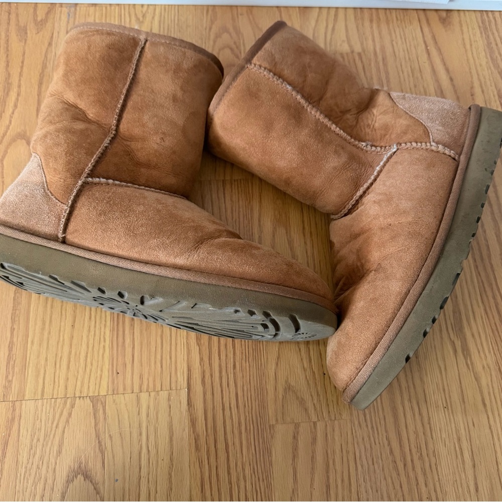UGG Chestnut Shearling-Lined Boot Interior